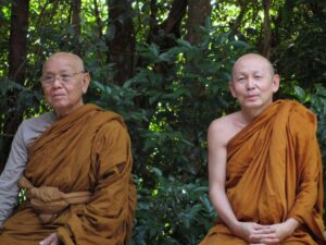 เดินทางต่างแดนกับหลวงพ่อ