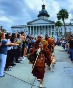 ศาสนากับการสร้างสันติภาพ : บทเรียนจากการเดินธรรมยาตราของพระสงฆ์ในสหรัฐอเมริกา
